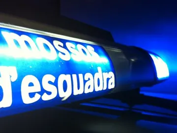 Luces de un coche de los Mossos Luces de un coche de los Mossos