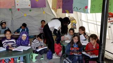 Niños refugiados sirios en una escuela en Líbano
