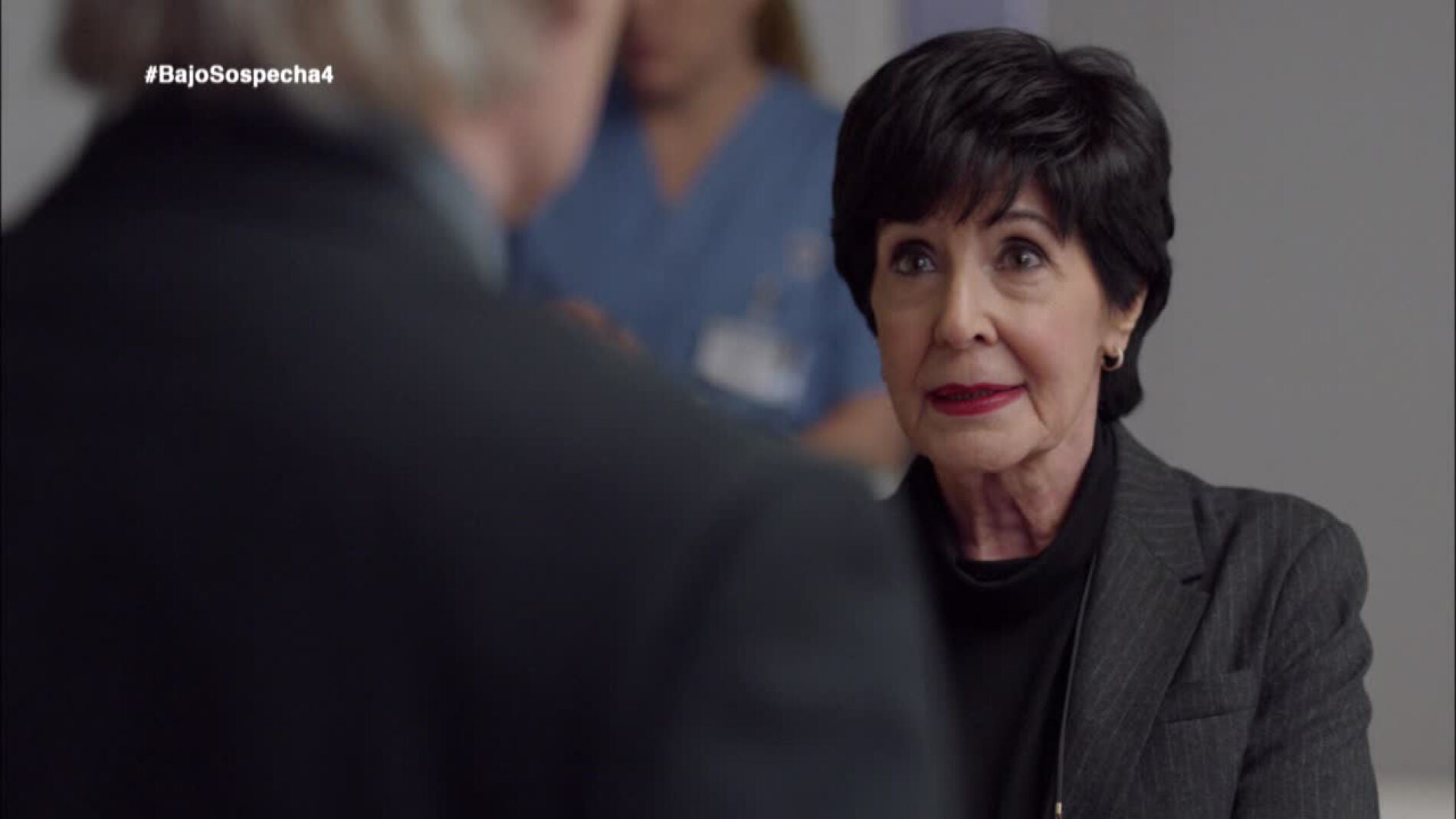 Adela no conf&iacute;a en el Comisario Casas