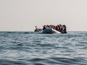 Refugiados llegando a la costa