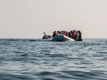 Refugiados llegando a la costa Refugiados llegando a la costa
