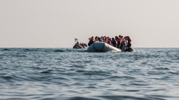 Refugiados llegando a la costa