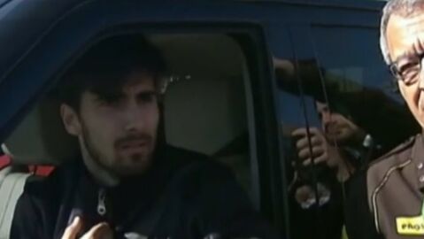 Andr&eacute; Gomes se encara con los aficionados