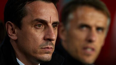 Neville se niega a dimitir