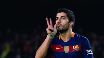 Luis Suárez celebra un gol ante el Valencia