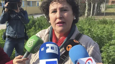 La sevillana María Salmerón en declaraciones a los periodistas La sevillana María Salmerón en declaraciones a los periodistas