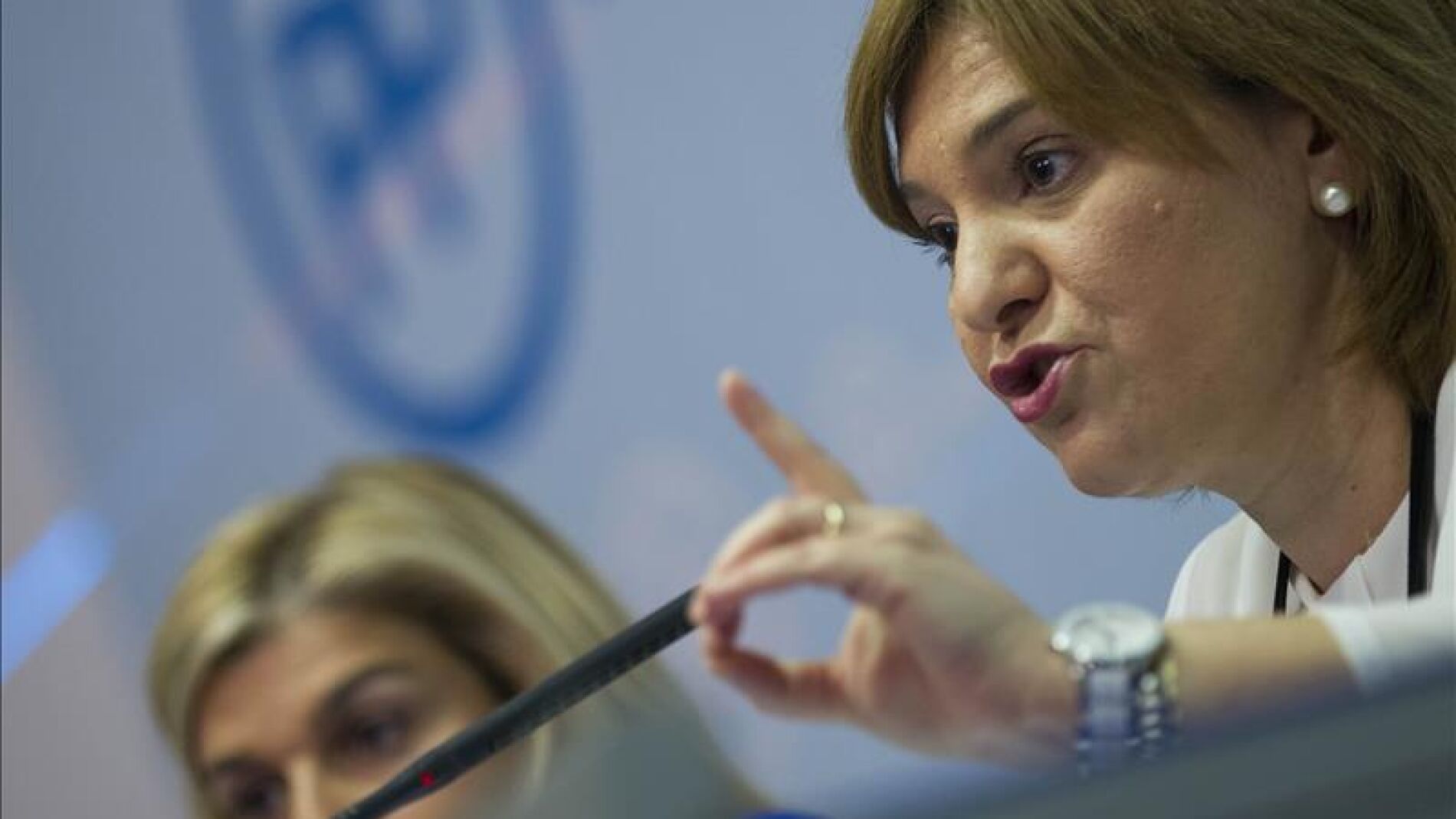 La presidenta del PPVC, Isabel Bonig, comparece ante los medios