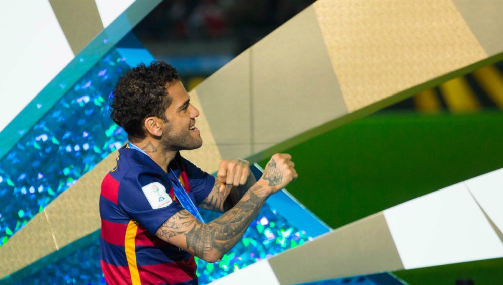 Alves, sonriente