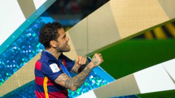 Alves, sonriente