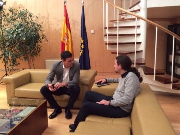 Sánchez e Iglesias momentos antes a su reunión