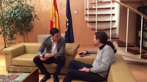Sánchez e Iglesias momentos antes a su reunión Sánchez e Iglesias momentos antes a su reunión