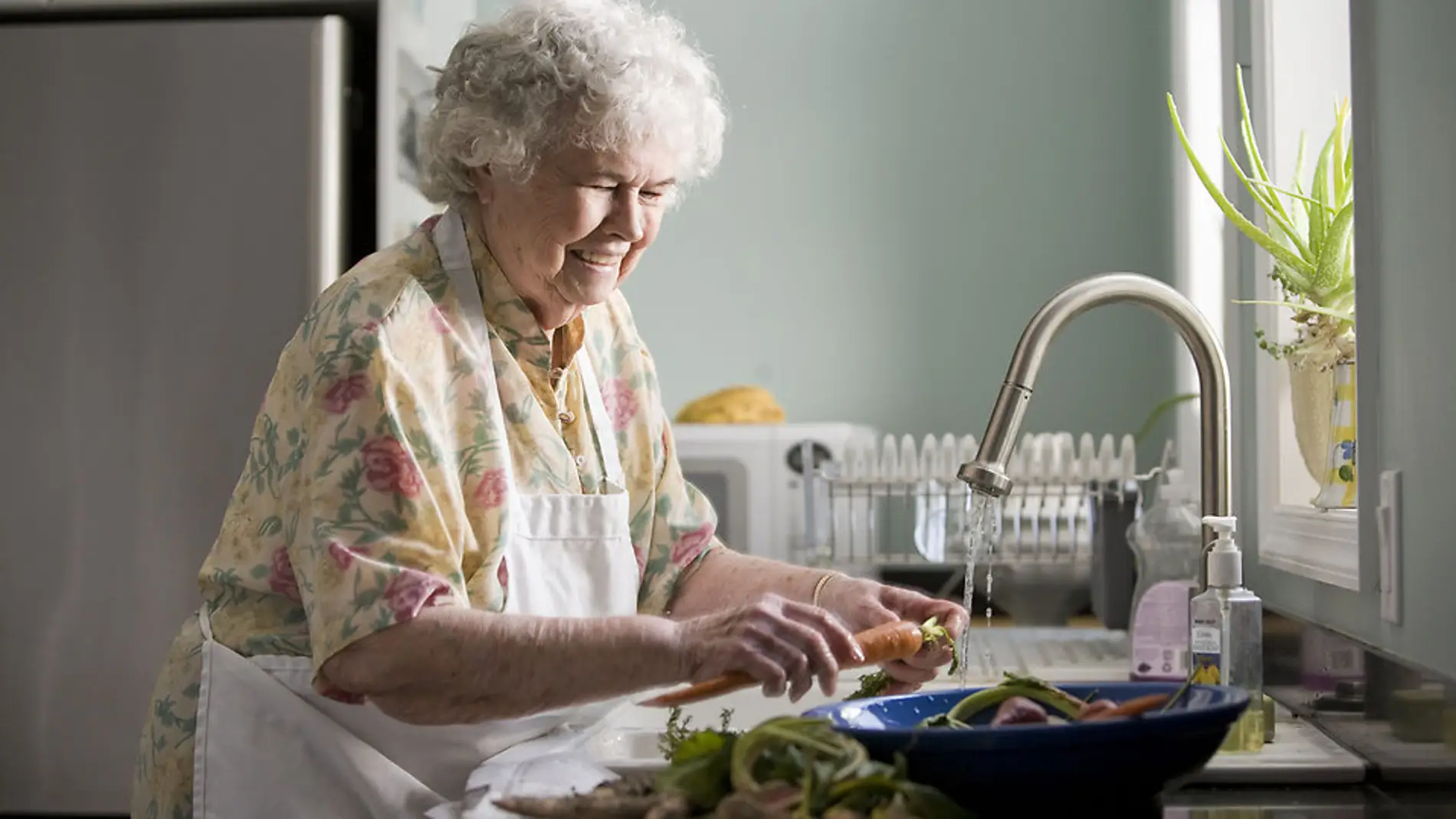 La dieta mediterránea es muy beneficiosa para la gente mayor.