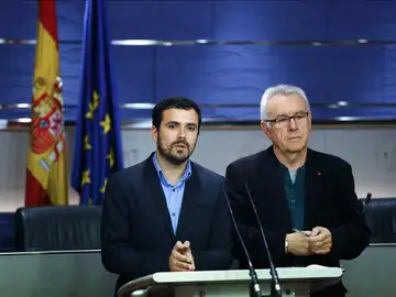 Los diputados de Izquierda Unida, Cayo Lara (d) y Alberto Garzón Los diputados de Izquierda Unida, Cayo Lara (d) y Alberto Garzón