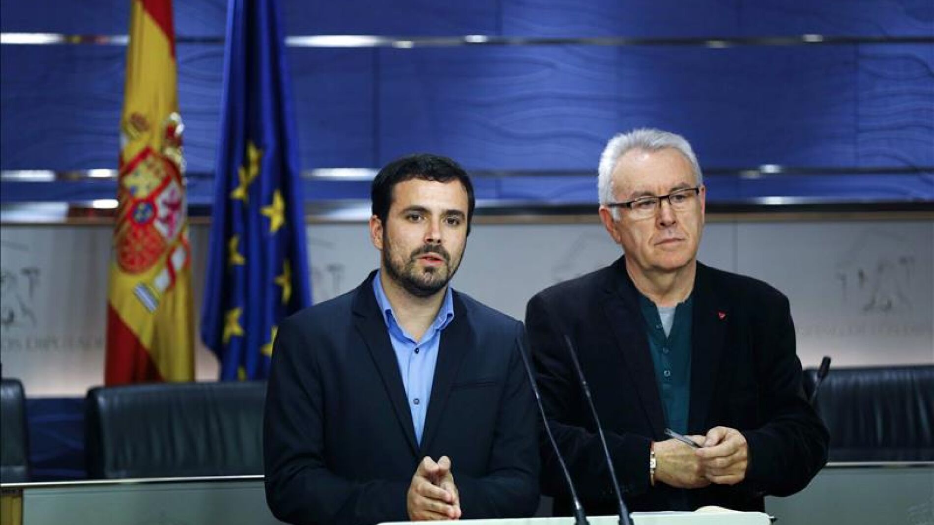 Los diputados de Izquierda Unida, Cayo Lara (d) y Alberto Garz&oacute;n