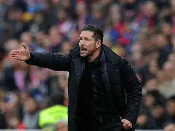 Simeone da indicaciones Simeone da indicaciones