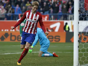 Fernando Torres celebra su gol número 100 con el Atlético de Madrid Fernando Torres celebra su gol número 100 con el Atlético de Madrid