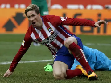 Fernando Torres celebra su gol ante el Eibar en el Calderón Fernando Torres celebra su gol ante el Eibar en el Calderón
