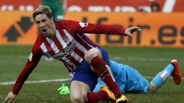 Fernando Torres celebra su gol ante el Eibar en el Calderón