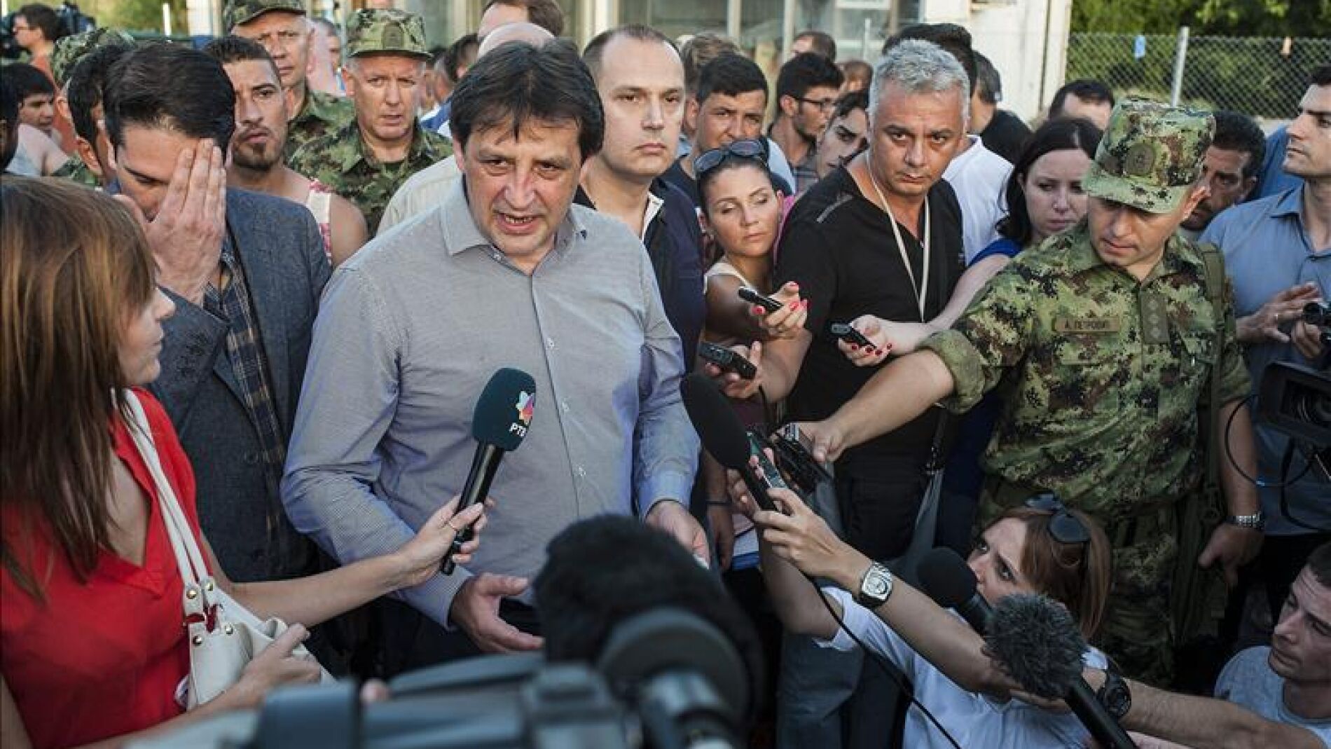 El ministro serbio de Defensa destituido, Bratislav Gasic