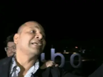 El padre de Neymar, agresivo con los periodistas tras salir de la fiesta de cumpleaños de su hijo El padre de Neymar, agresivo con los periodistas tras salir de la fiesta de cumpleaños de su hijo