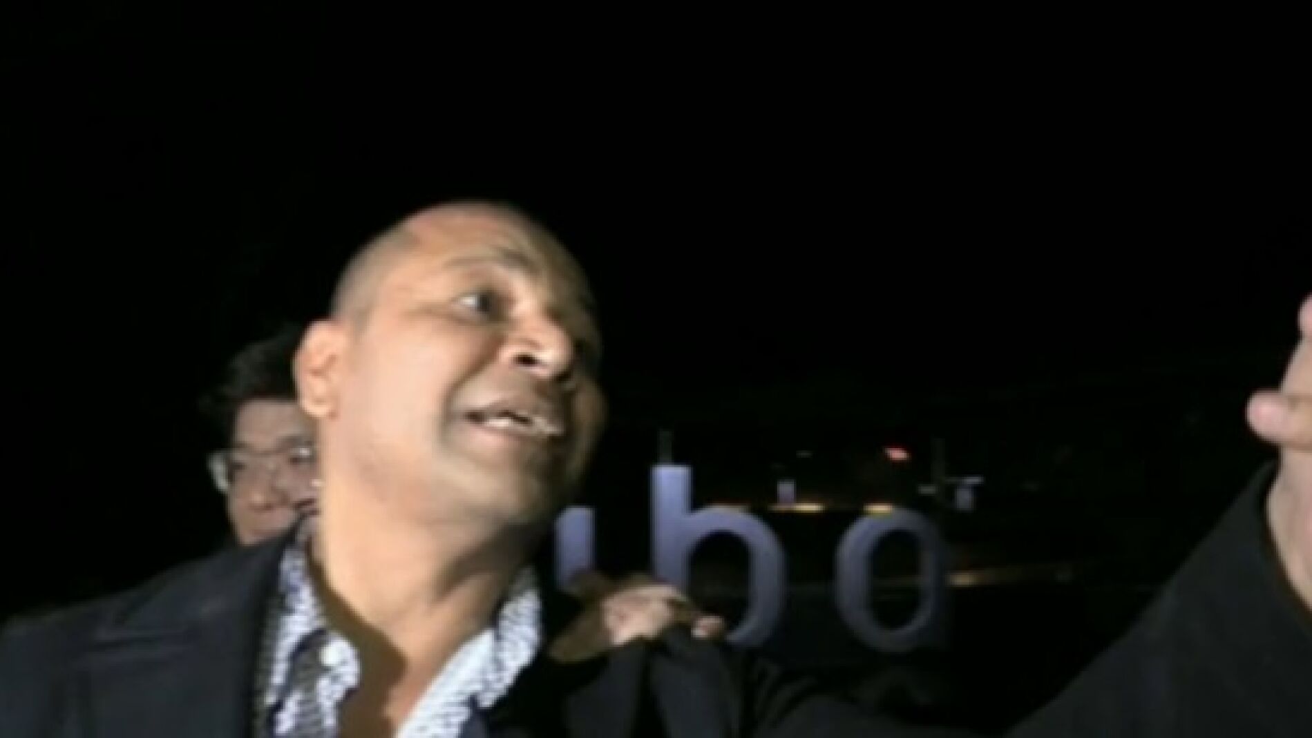 El padre de Neymar, agresivo con los periodistas tras salir de la fiesta de cumplea&ntilde;os de su hijo