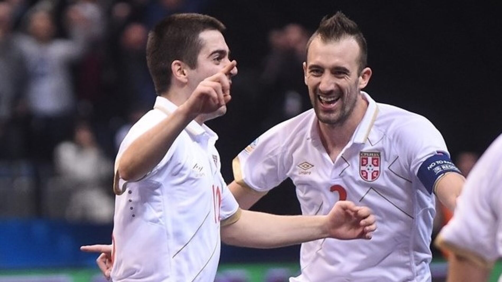Los jugadores de Serbia celebran uno de los tantos anotados frente a Portugal