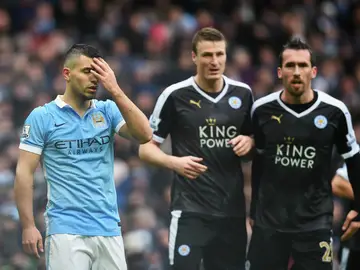 Agüero se lamenta ante el Leicester Agüero se lamenta ante el Leicester