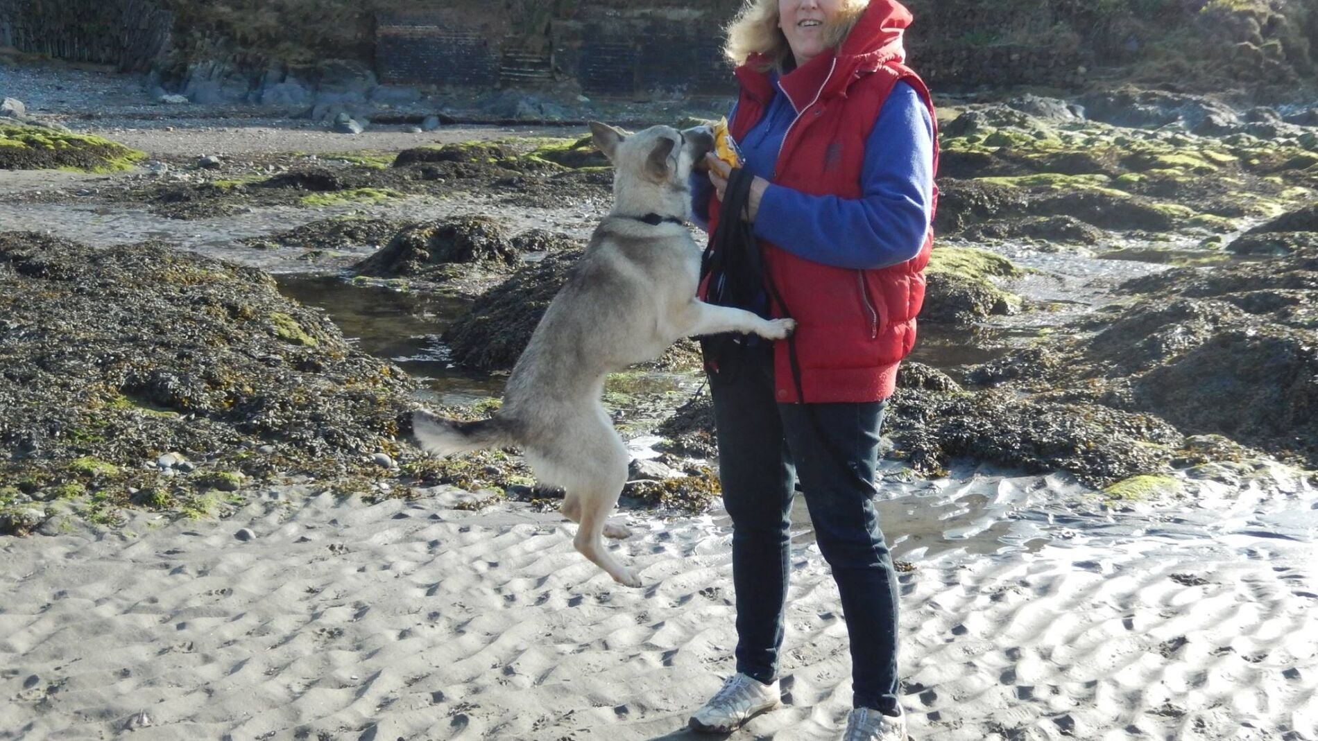 Dama junto a su due&ntilde;a