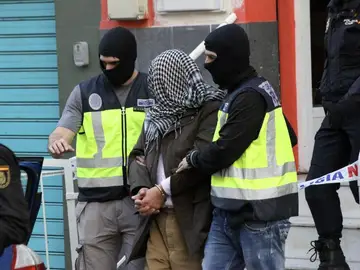 Detienen a siete presuntos miembros de Daesh y Al Nusra en Alicante, Valencia y Ceuta Detienen a siete presuntos miembros de Daesh y Al Nusra en Alicante, Valencia y Ceuta