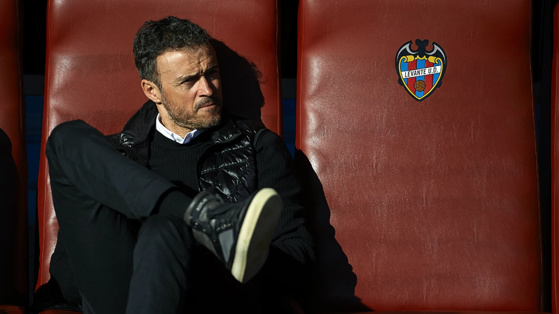 Luis Enrique, en el banquillo del Levante Luis Enrique, en el banquillo del Levante