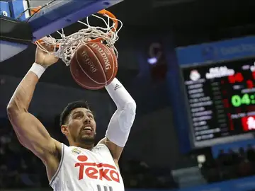 Gustavo Ayón machaca el aro ante Movistar Estudiantes Gustavo Ayón machaca el aro ante Movistar Estudiantes