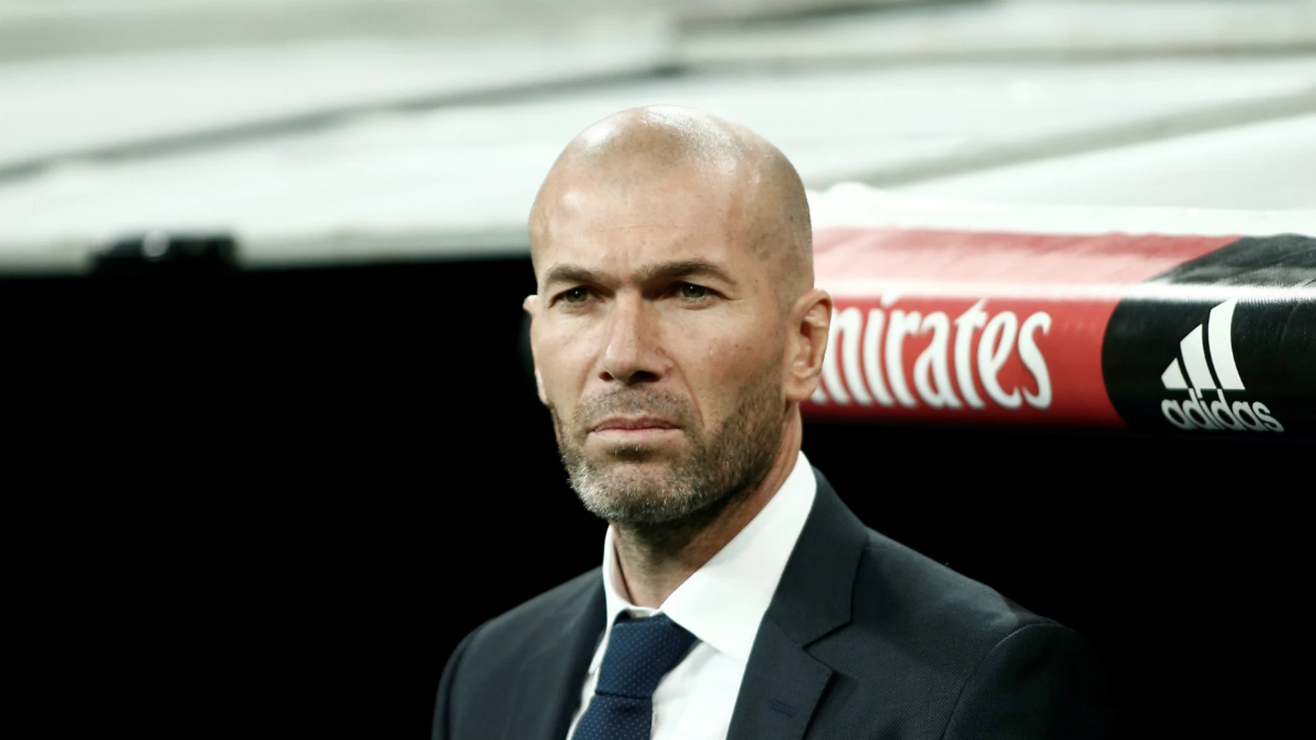 Zidane, en el banquillo Zidane, en el banquillo