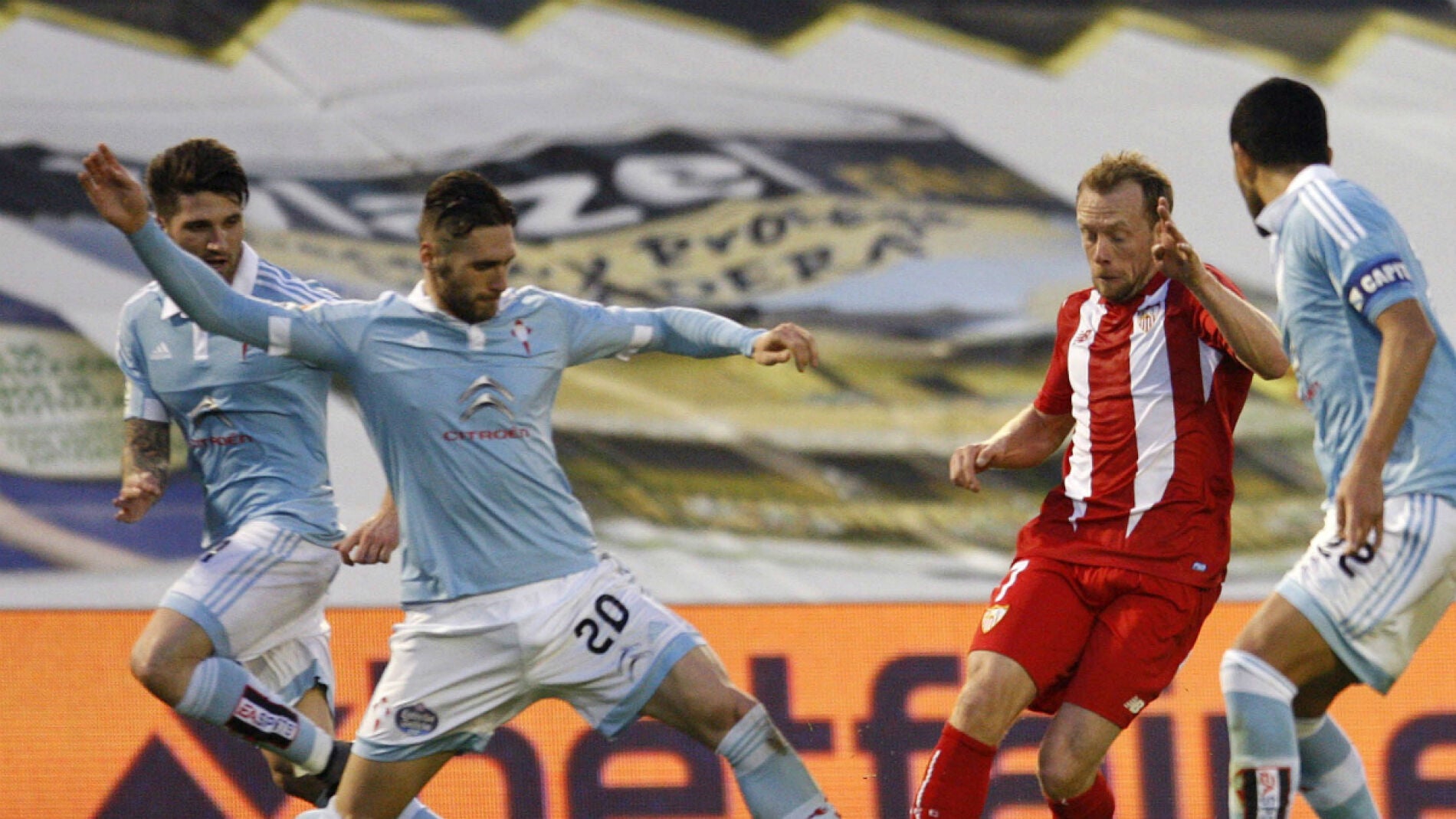 Sergi G&oacute;mez, ante Krohn Dehli