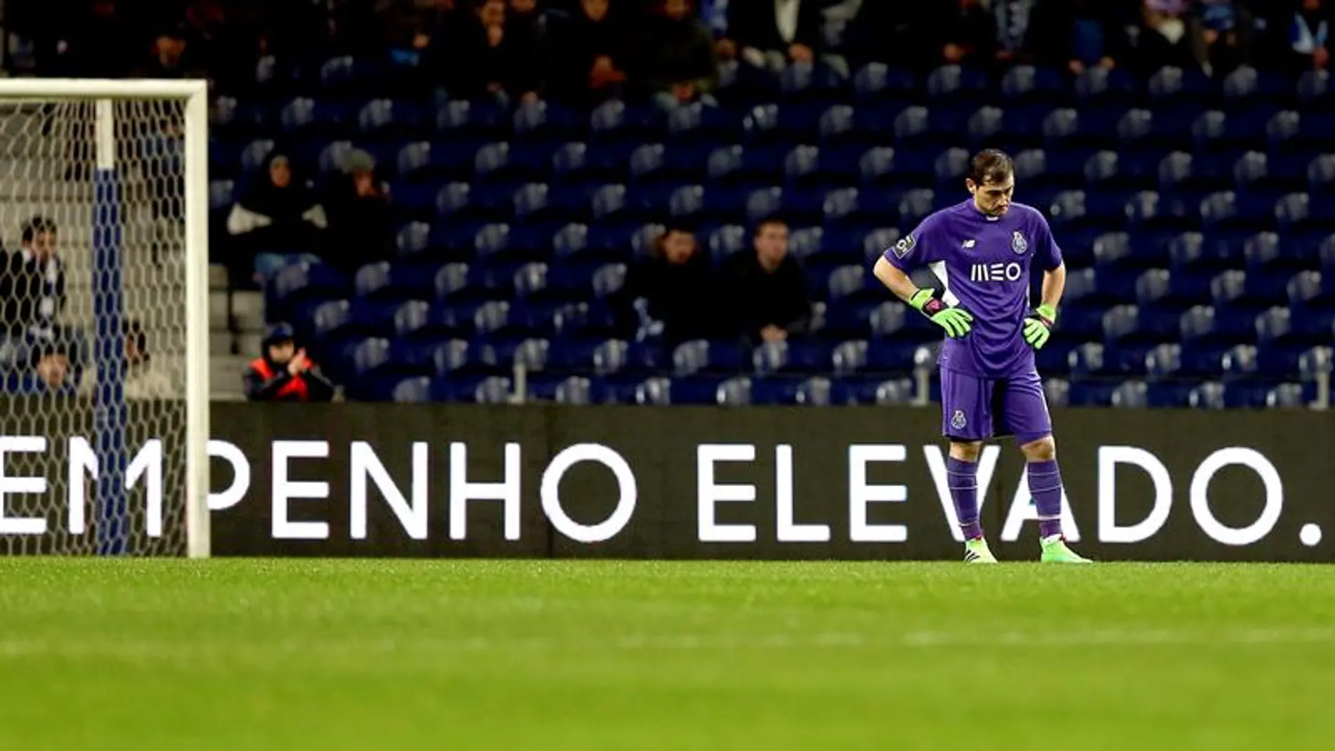 Casillas lamenta el gol encajado, el más rápido de Portugal este año Casillas lamenta el gol encajado, el más rápido de Portugal este año