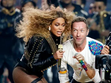 Beyoncé y Chris Martin de Coldplay Beyoncé y Chris Martin de Coldplay