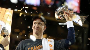 Peyton Manning levanta el título de la Super Bowl