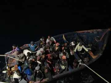 En la embarcación viajaban seis posibles menores En la embarcación viajaban seis posibles menores