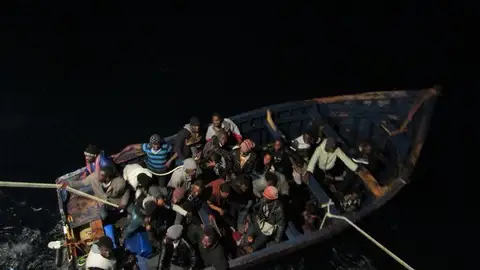 En la embarcación viajaban seis posibles menores En la embarcación viajaban seis posibles menores