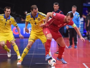 Serbia y Ucrania en el partido de cuartos de findal