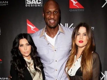 Kim y Khloé Kardashian con Lamar Odom Kim y Khloé Kardashian con Lamar Odom