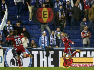 Jonathas celebra uno de sus goles en Cornellá