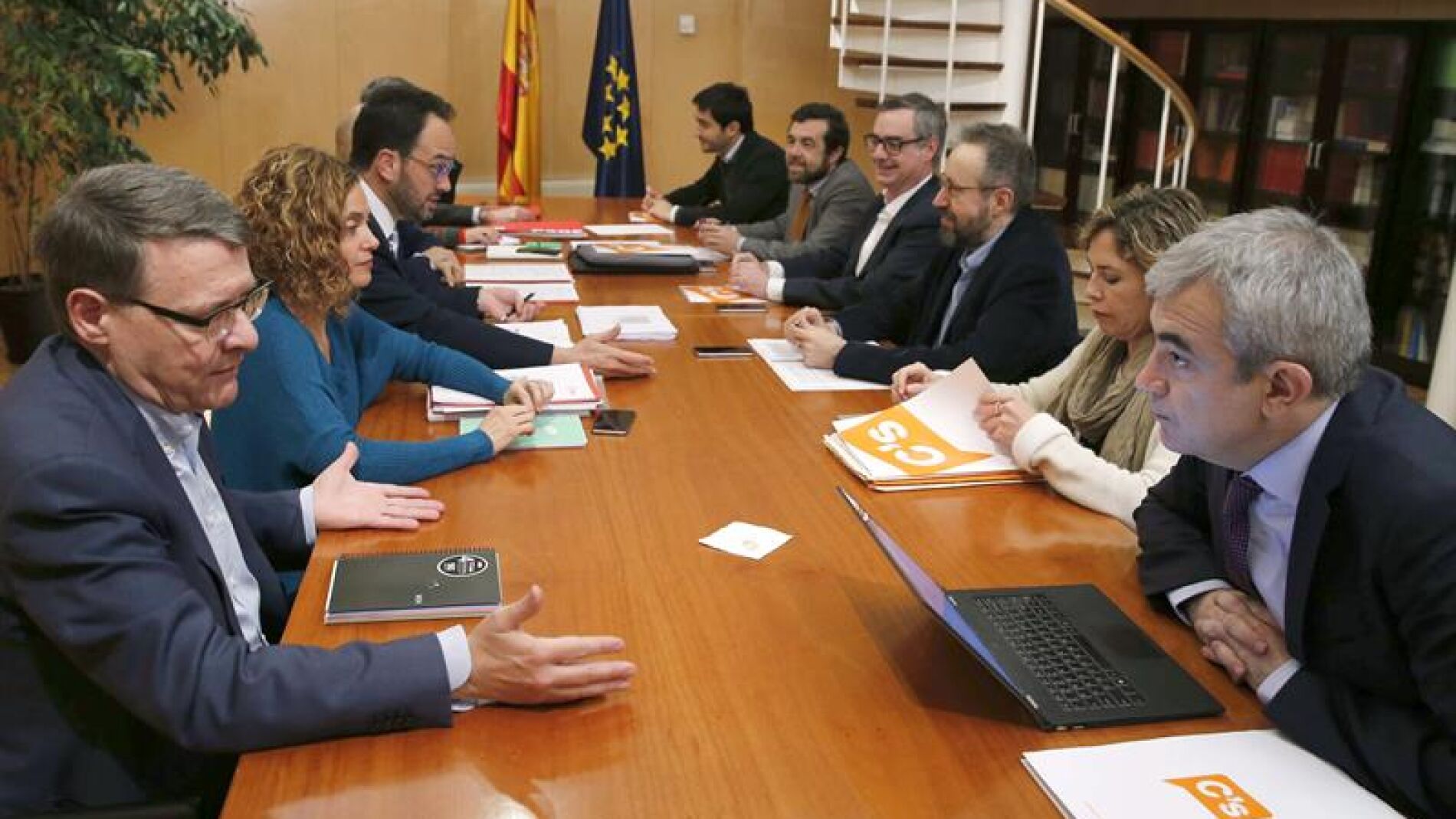 Mesa de negociaciones entre PSOE y Ciudadanos