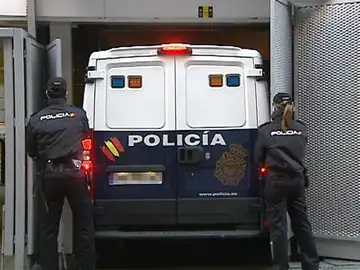 Un furgón policial a su llegada a la Audiencia Nacional Un furgón policial a su llegada a la Audiencia Nacional