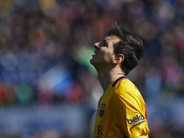 Leo Messi se lamenta tras una acción