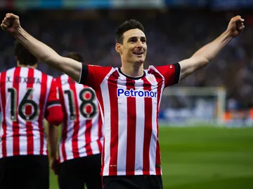 Aduriz celebrando un gol con el Athletic Club Aduriz celebrando un gol con el Athletic Club
