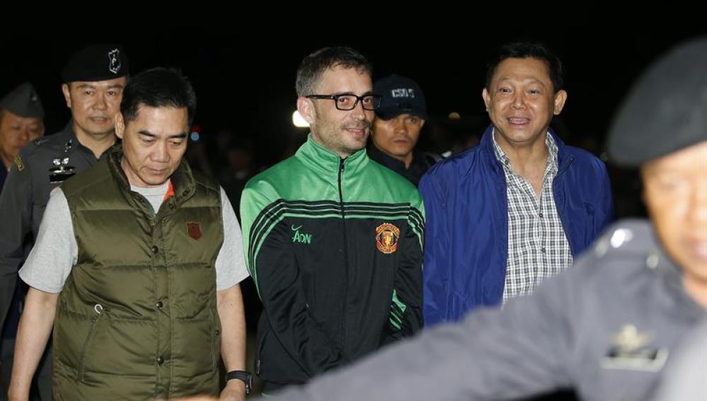 El principal sospechoso del asesinato del empresario español llega a Bangkok