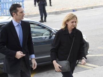 La Infanta Cristina y Urdangarin llegan a la Audiencia