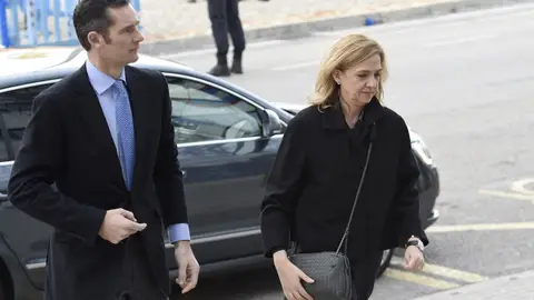 La Infanta Cristina y Urdangarin llegan a la Audiencia La Infanta Cristina y Urdangarin llegan a la Audiencia