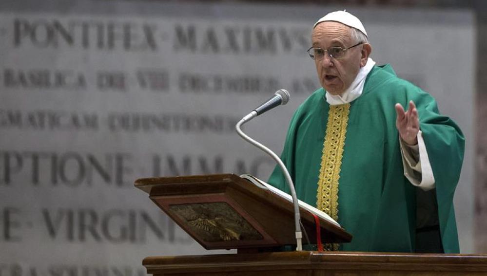 El papa Francisco oficia una misa para los frailes capuchinos en la basílica de San Pedro