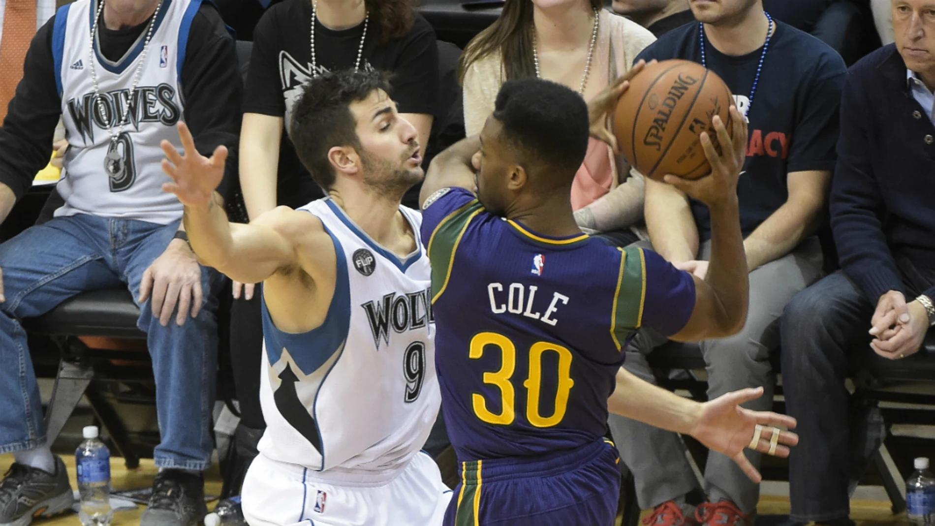 Ricky Rubio defiende a Norris Cole Ricky Rubio defiende a Norris Cole